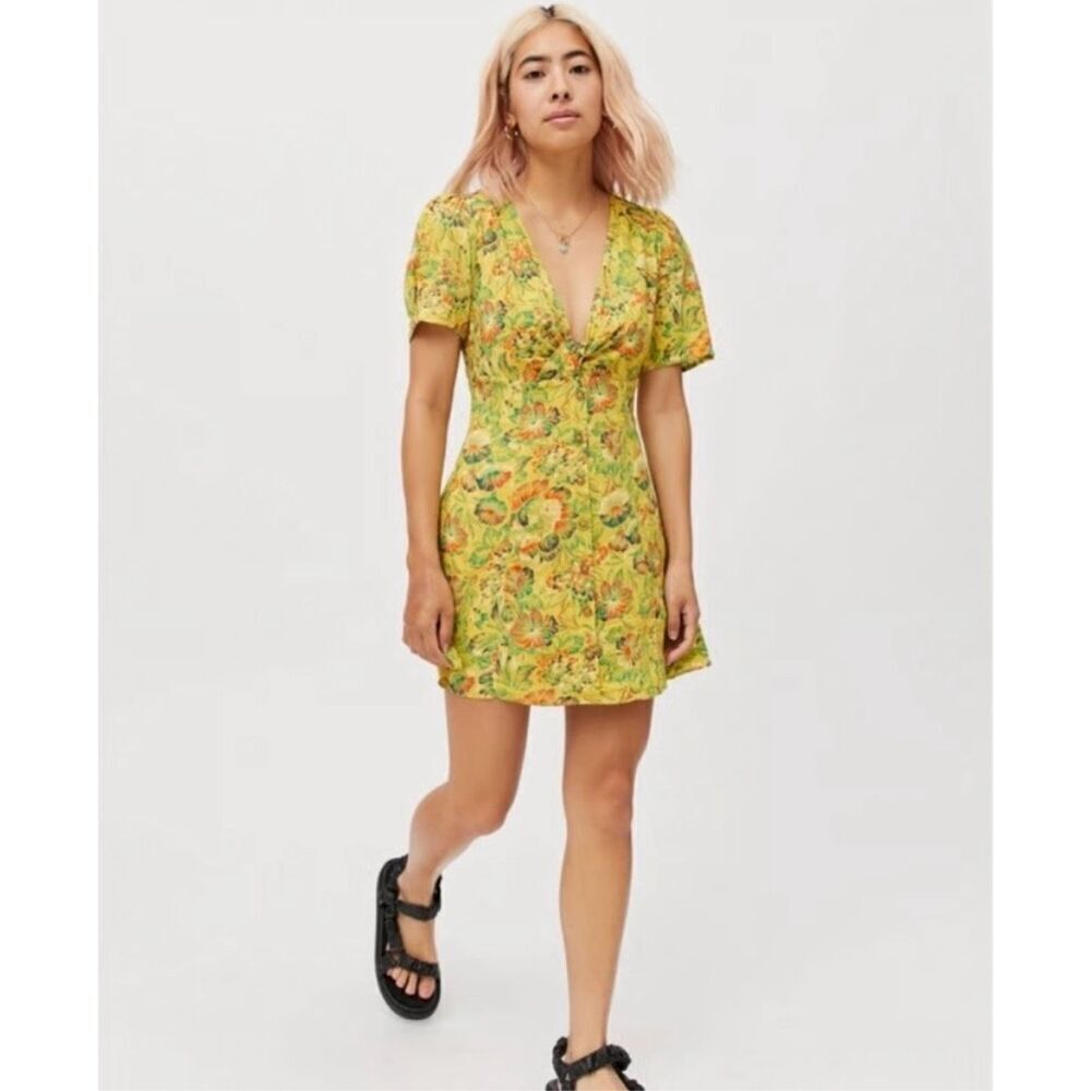 Womens Urban Outfitters Yellow Floral Print Bettie Twist Front Mini Dress Sz S